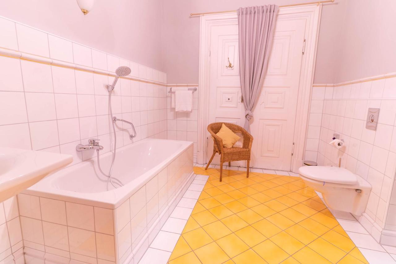 Gasthof Roemischer Kaiser Ellingen Ngoại thất bức ảnh